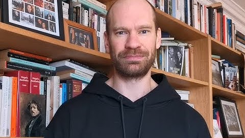 Generalized coordinates and constraints in Lagrangian mechanics