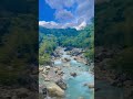 di tepi sungai sendirian