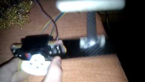 Servomotor controlled with force feedback