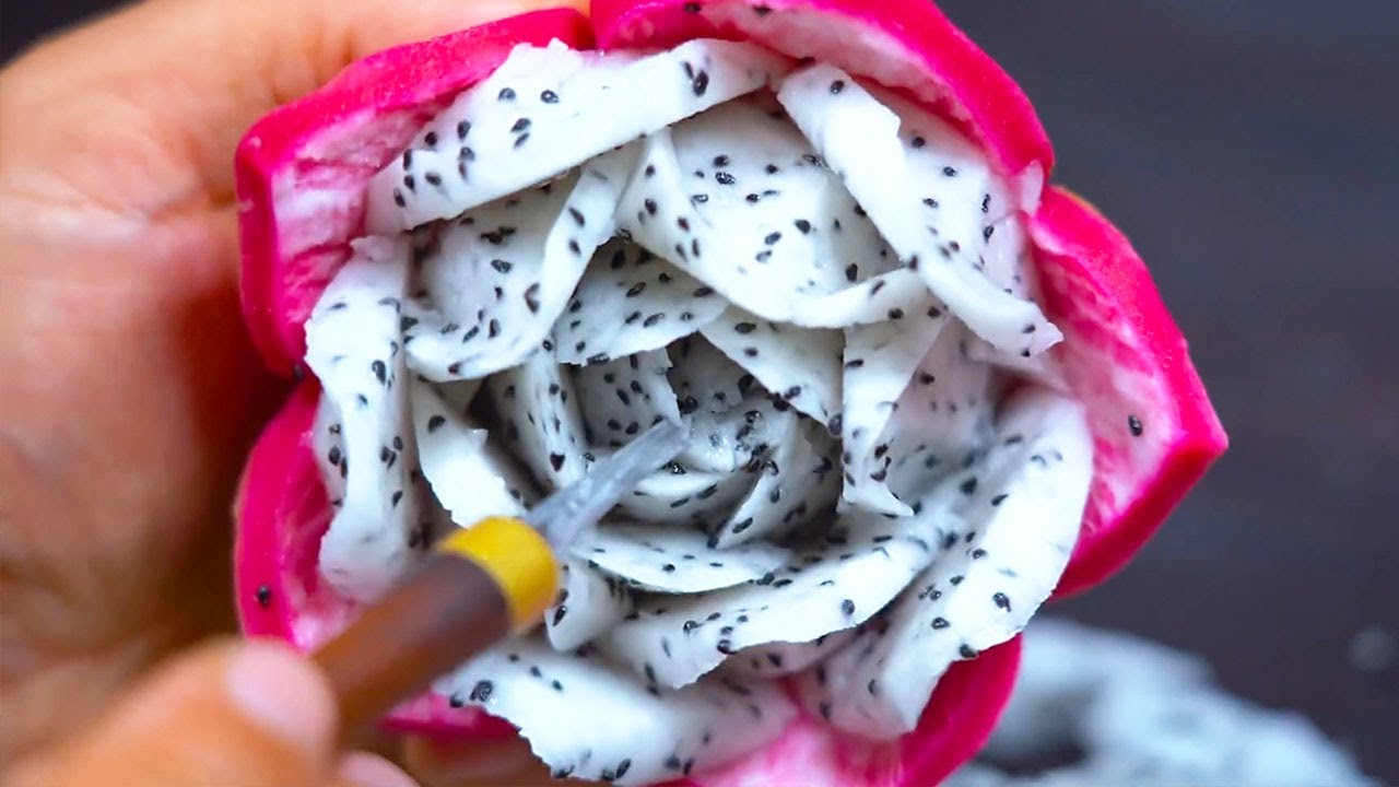 Carving a Flower from White Heart Dragon Fruit#carving fruits#carving#vegetable carving#Cutting