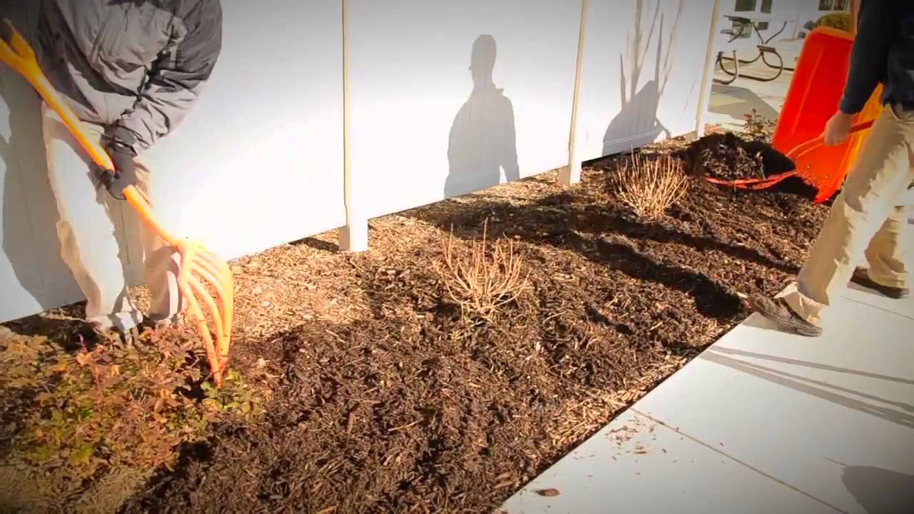 Leonard All Poly Scoop Fork | Gardeners Edge