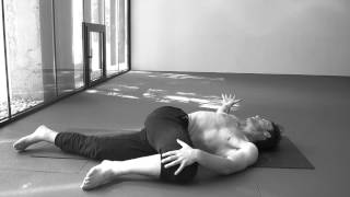 Йога дома(Если вы хотите заняться йогой дома, но не смогли найти видео уроки, где все просто и понятно, то вот отличный..., 2013-11-08T19:16:06.000Z)