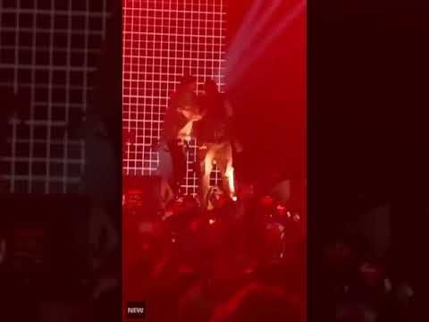 غناء مروان بابلو تراك الكاس مع واحد من الفانز في حفلة المنارة 