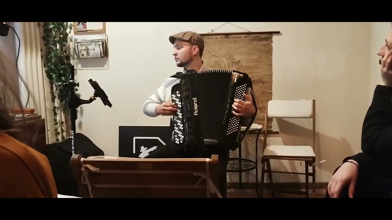 Играет 🎼🎹 Аккардион!!!💞