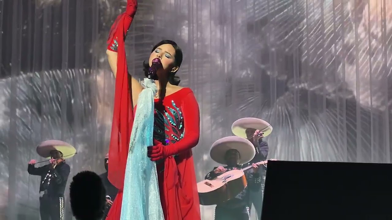 Angela Aguilar-La Gata Bajo La Lluvia 