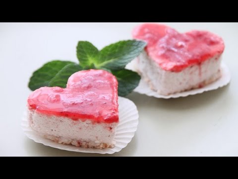 Видео рецепт Кокосово-клубничное пирожное
