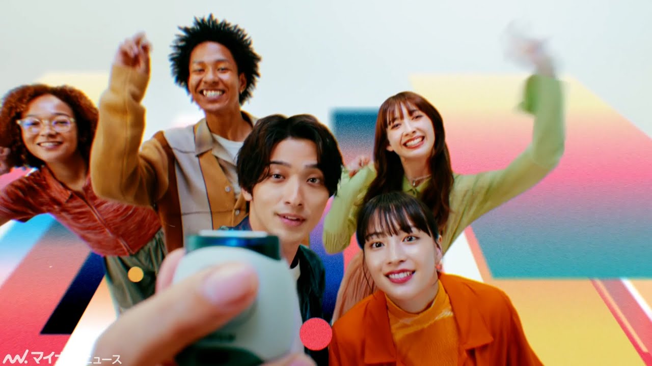 横浜流星、広瀬すずらと仲良く自撮り！ INSTAX“チェキ”シリーズ新CM