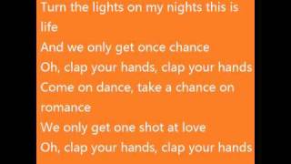 Sia - Clap your hands (with lyrics on screen) Resimi