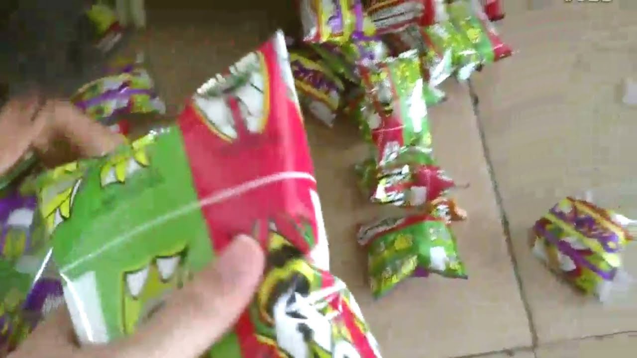 fragile snack food packaging machine with manual feeding into the bucket Snackverpackungsmaschine