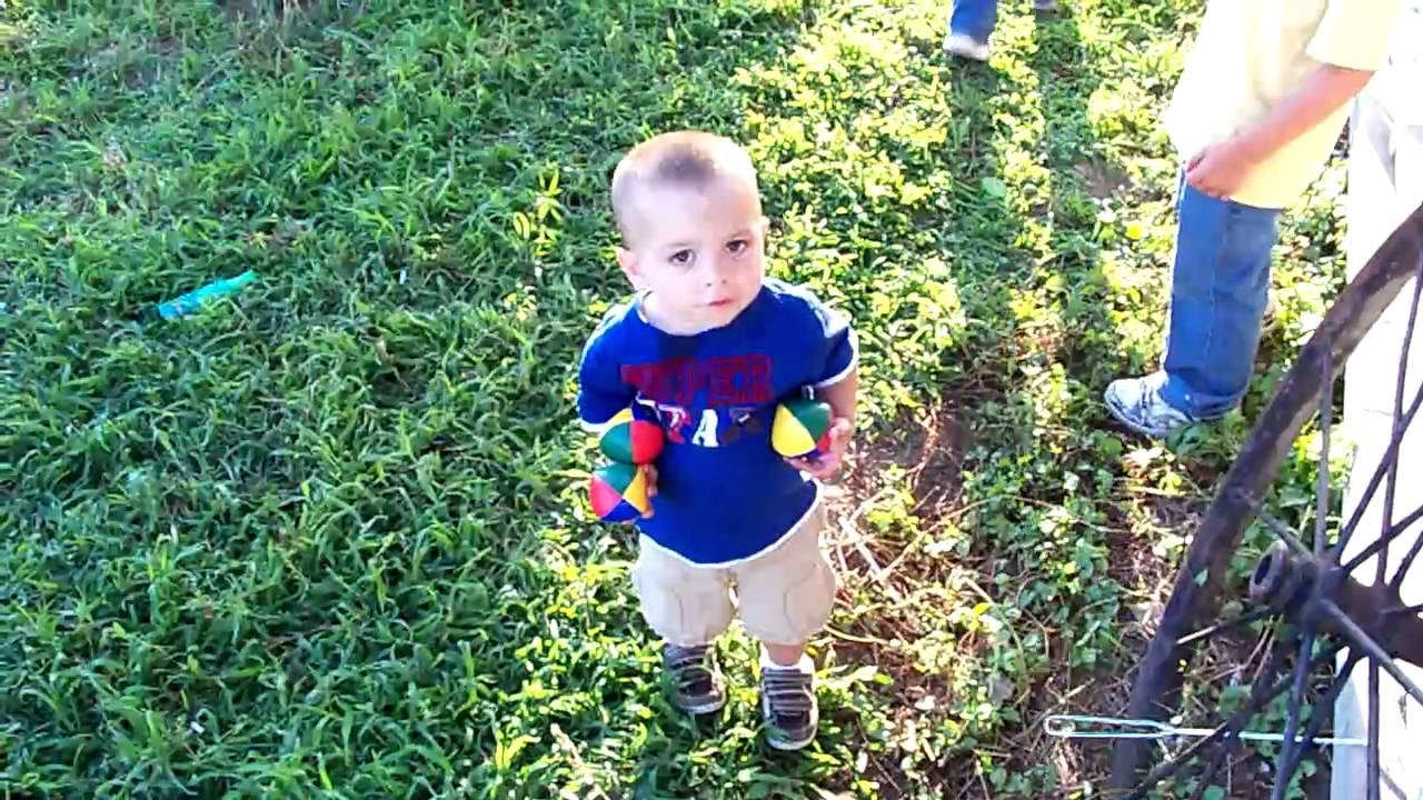 Up and coming juggling master. - YouTube