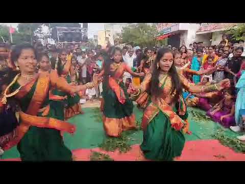 Sathulu unnaru Sai thotla yellamma song dance performance by padakal girls