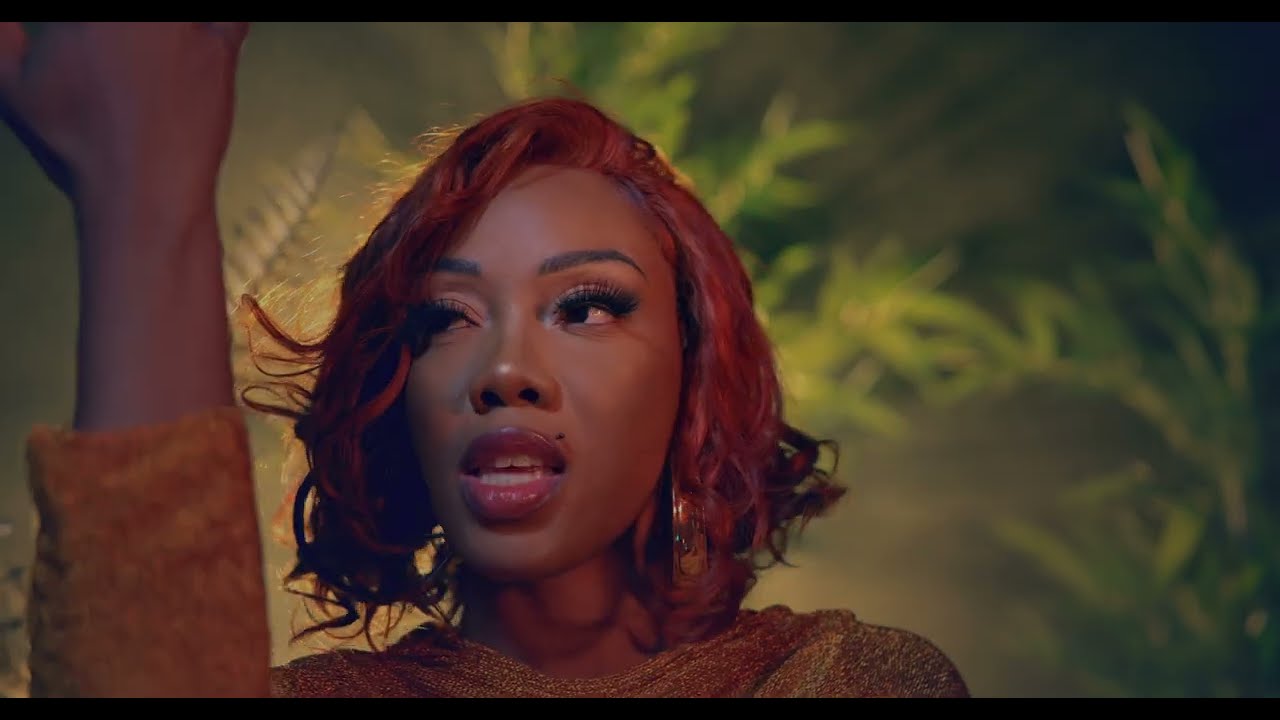 Guarda NINITA - Malade - (Clip officiel) su YouTube Guarda NINITA - Malade - (Clip officiel) su YouTube