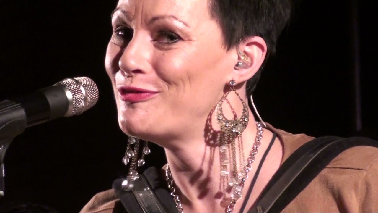 Jenny Salens  -  Hon Följer Linjen i Sin Hand