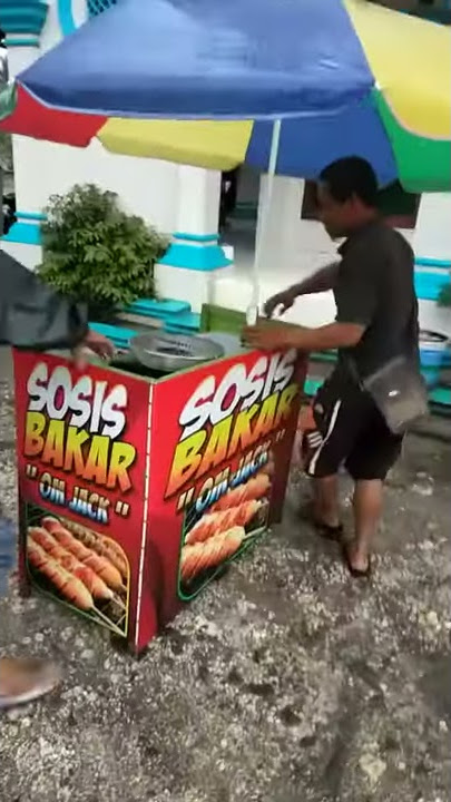Virall!! Penjual sosis bakar keliling membawa gerobak seberat 100kg akhirnya gak kuat juga