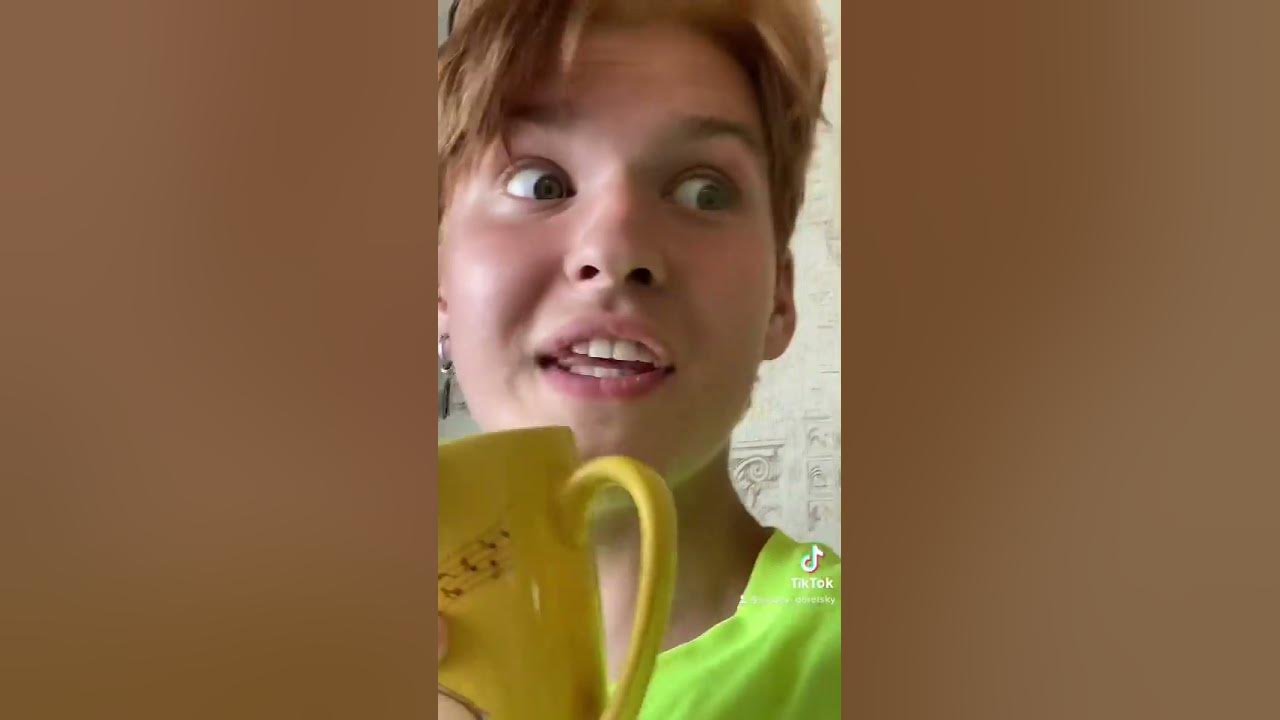 мама вошла в комнату