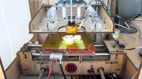 Our newly completed Makerbot Thing-o-Matic in action!