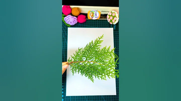 ✨ Beautiful Peacock Art with Natural Leaves 🌿🦚 | DIY Leaf Art | #shorts #viral #trending