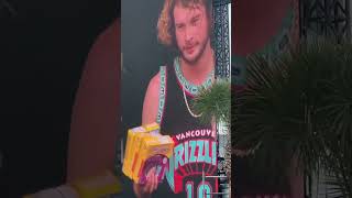 Yung Gravy Hands Out Lunchables On Stage 😂