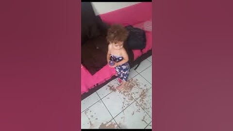 Pérola um minuto cagou o chão todo