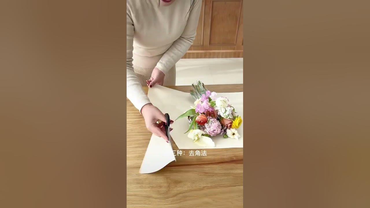 6-ways-to-wrap-a-bouquet-of-flowers-bouquettutorial-wrappingpaper