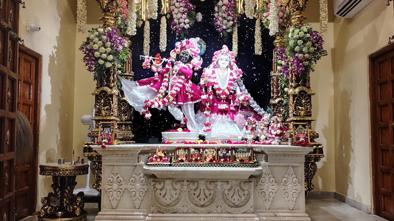 Aaj New Year Mein ISKCON Temple Gaye 🙏 | Darshan & Bhakti