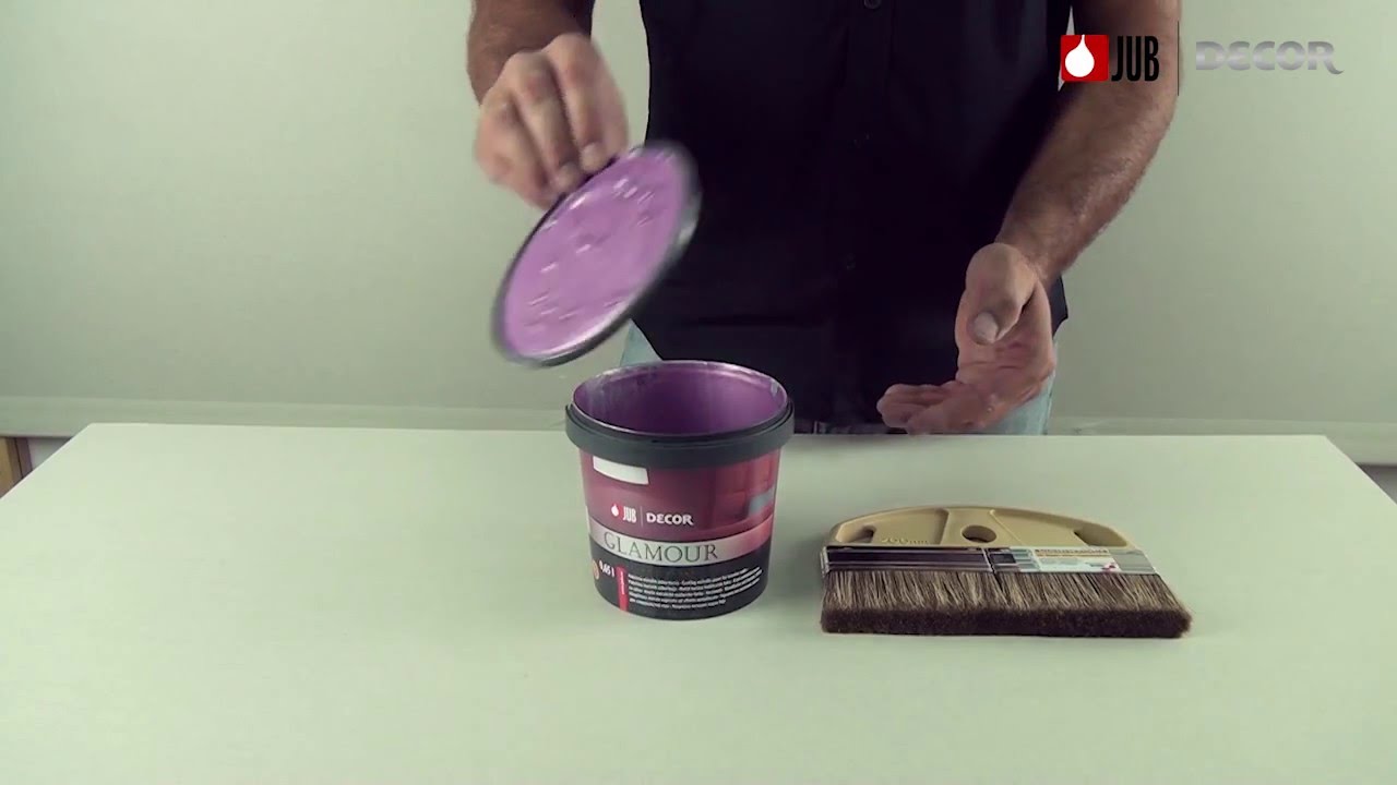 Queen Jub Themed Windows At Night Vm Visual Merchandising Visual Painting