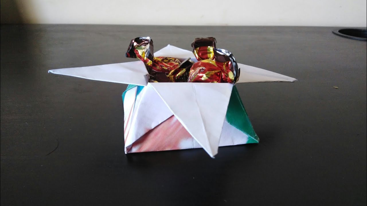 Origami :How to make  candy dish🍬🍬/plat  pour  bonbons🍬🍬 /علبة خاصة بالحلوى🍬🍬