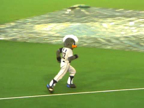 ＢＢ雨中パフォーマンス