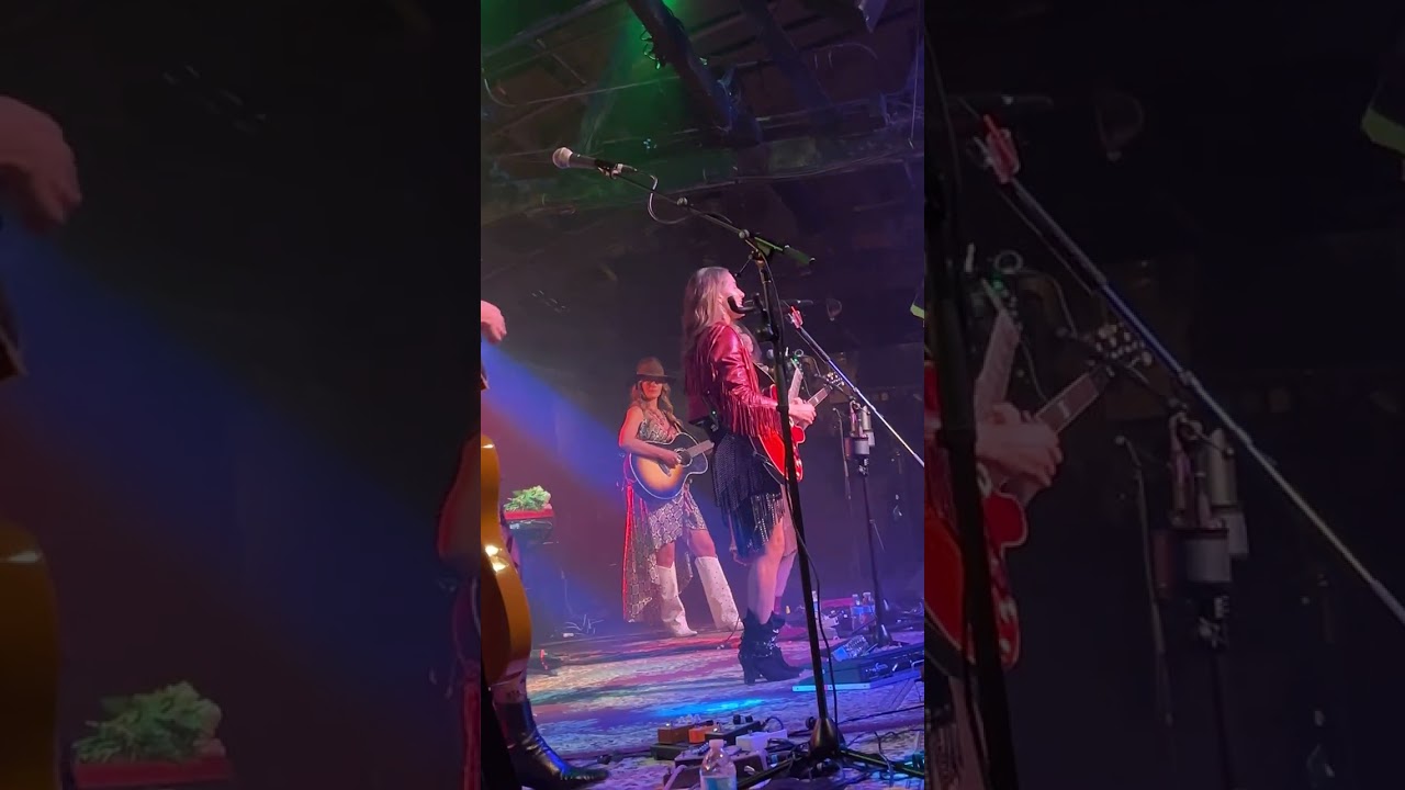 Caroline Jones - “Golf Coast Girl” live in Chicago 5/1/26 - YouTube
