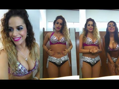 Marcela Adams preparandose para salir a un show