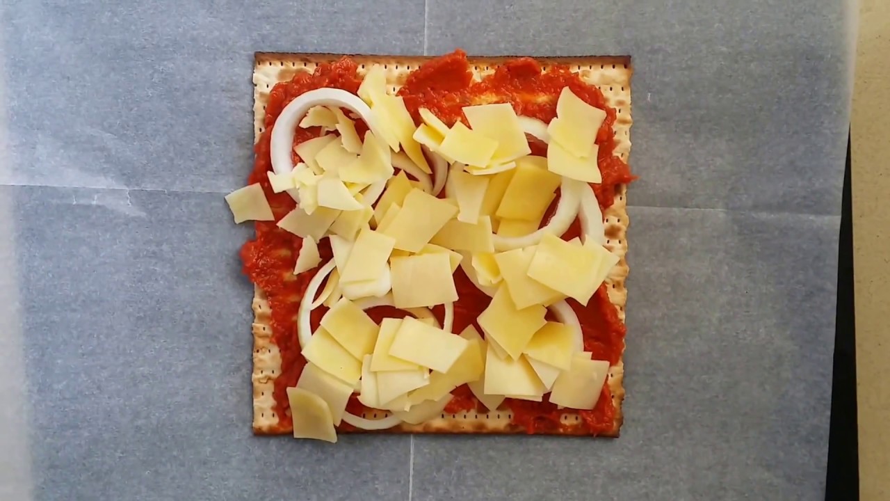 פיצה כשרה לפסח על בסיס מצה - טעים !!! - Matzo Based Kosher Pizza