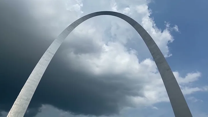 1016. Gateway Arch in St. Louis
