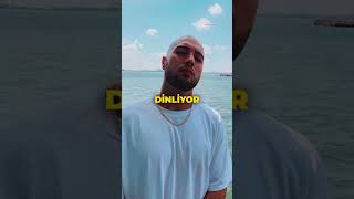 Her Yaştan Kişi Açıp Dinliyor