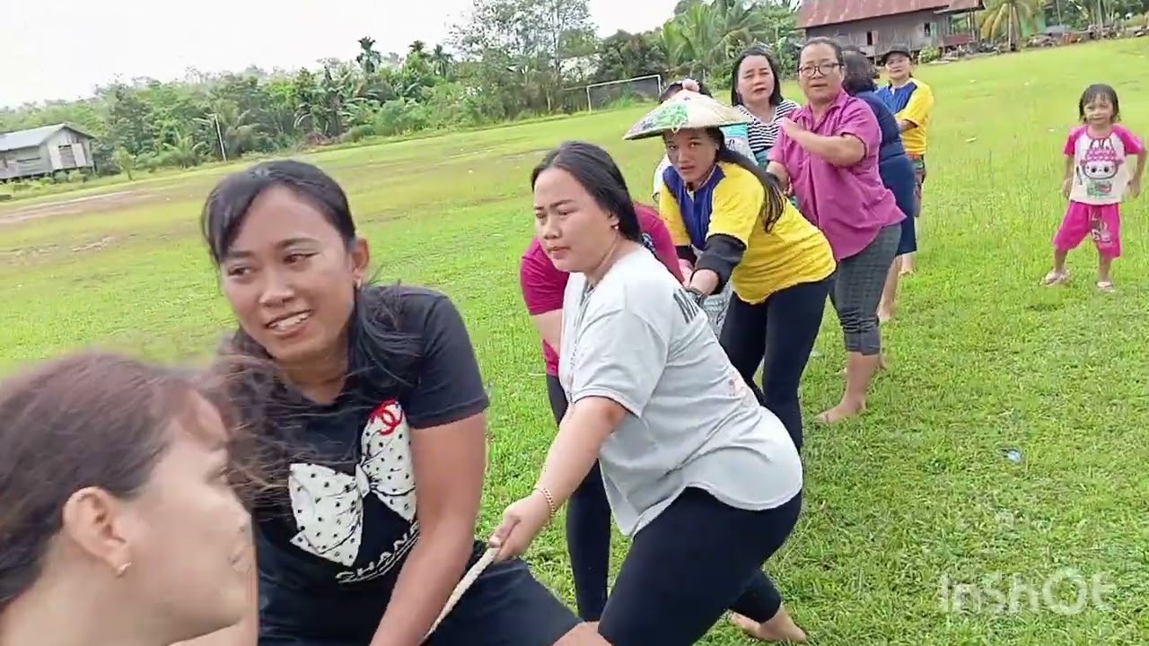 Meriakan Hari Natal Dan Tahun Baru, Di#Desa Lung Melah# Di Adakan Tarik Tambang.