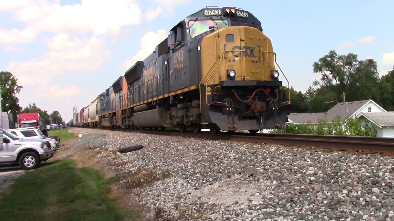 CSX 4743 and CSX 4829 + the Apple Popcorn Festival in Brookston
