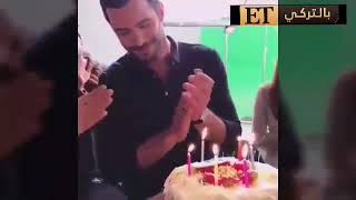 هكذا احتفل باريش اردوش بعيد ميلاده 30 مع التشين وباقي طاقم فيلم زمن السعادة