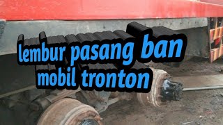 Lembur pasang ban mobil tronton