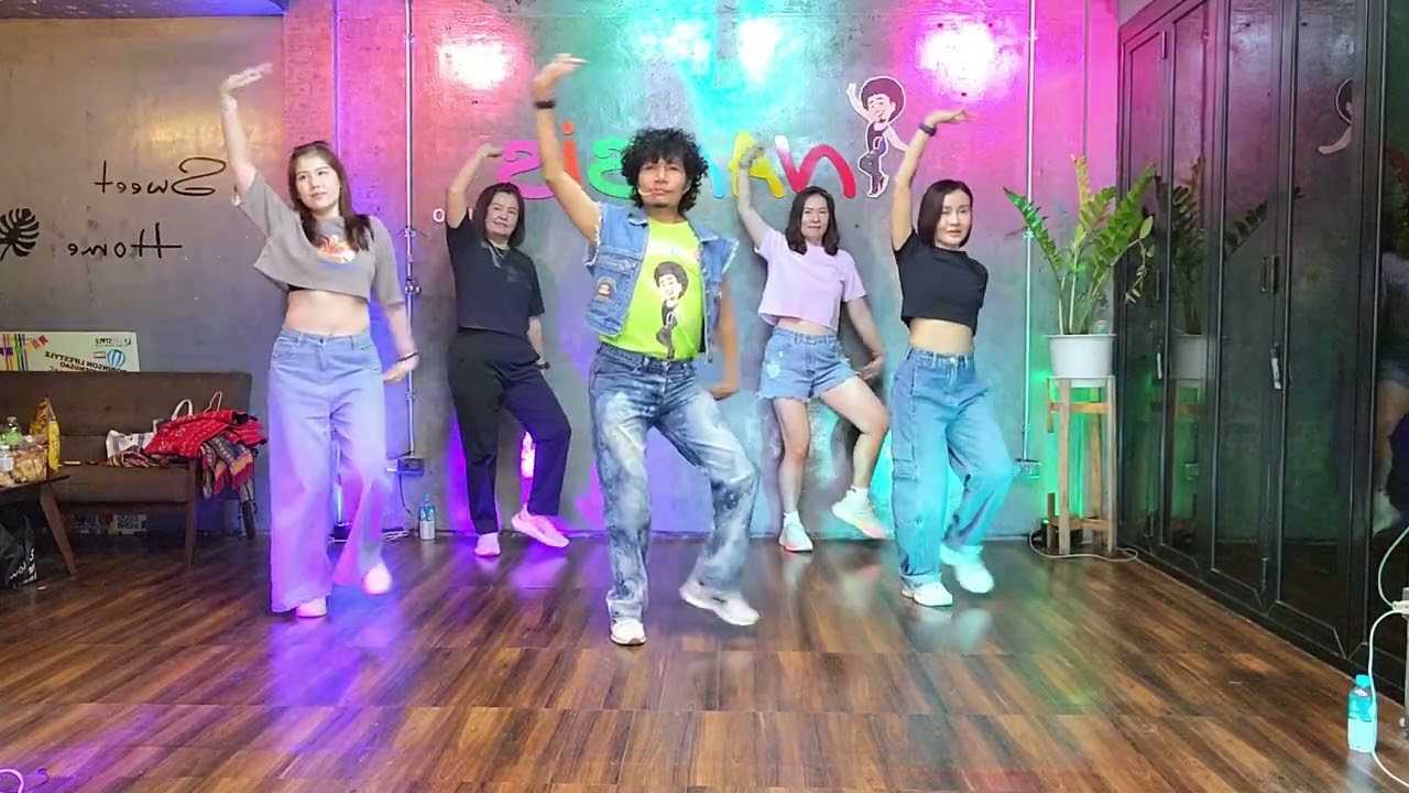 สาวกันตรึม เต้นออกกำลังกาย 