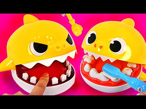 Baby <strong>shark</strong> Teeth game! Pororo <strong>vs</strong> Pinkfong. Who&amp;#39;s the winner? | PinkyPopTOY
