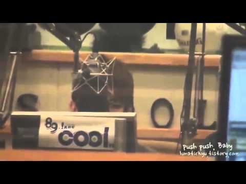 Fancam110221DJ Key Dances to G Na's "Black and White"