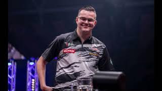 Gian van Veen walk on song