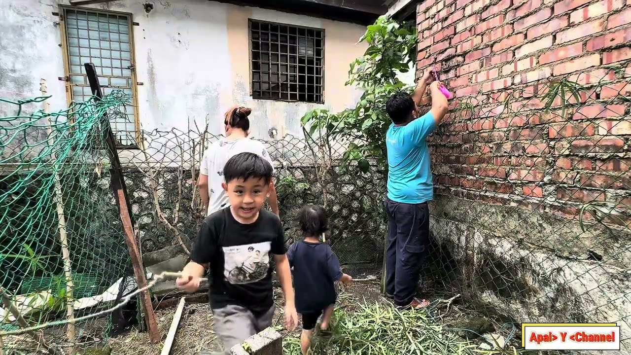 Buat Ampaian Baju dan Bersihkan Kawasan Tanah Belakang Rumah