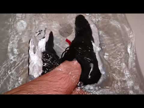 Rob's bath in Nike Air Force 270