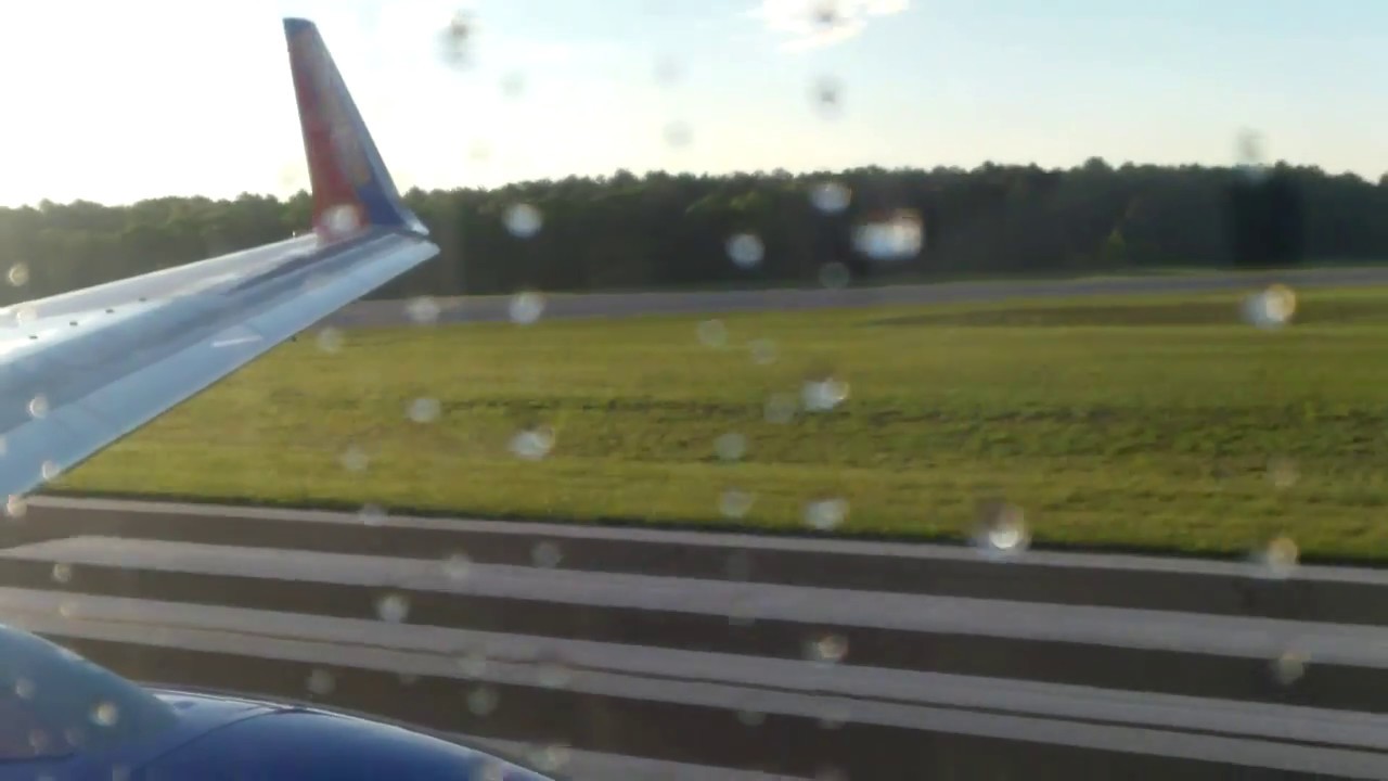 Southwest Airlines (SWA2378) B737700 takeoff from Long Island Islip