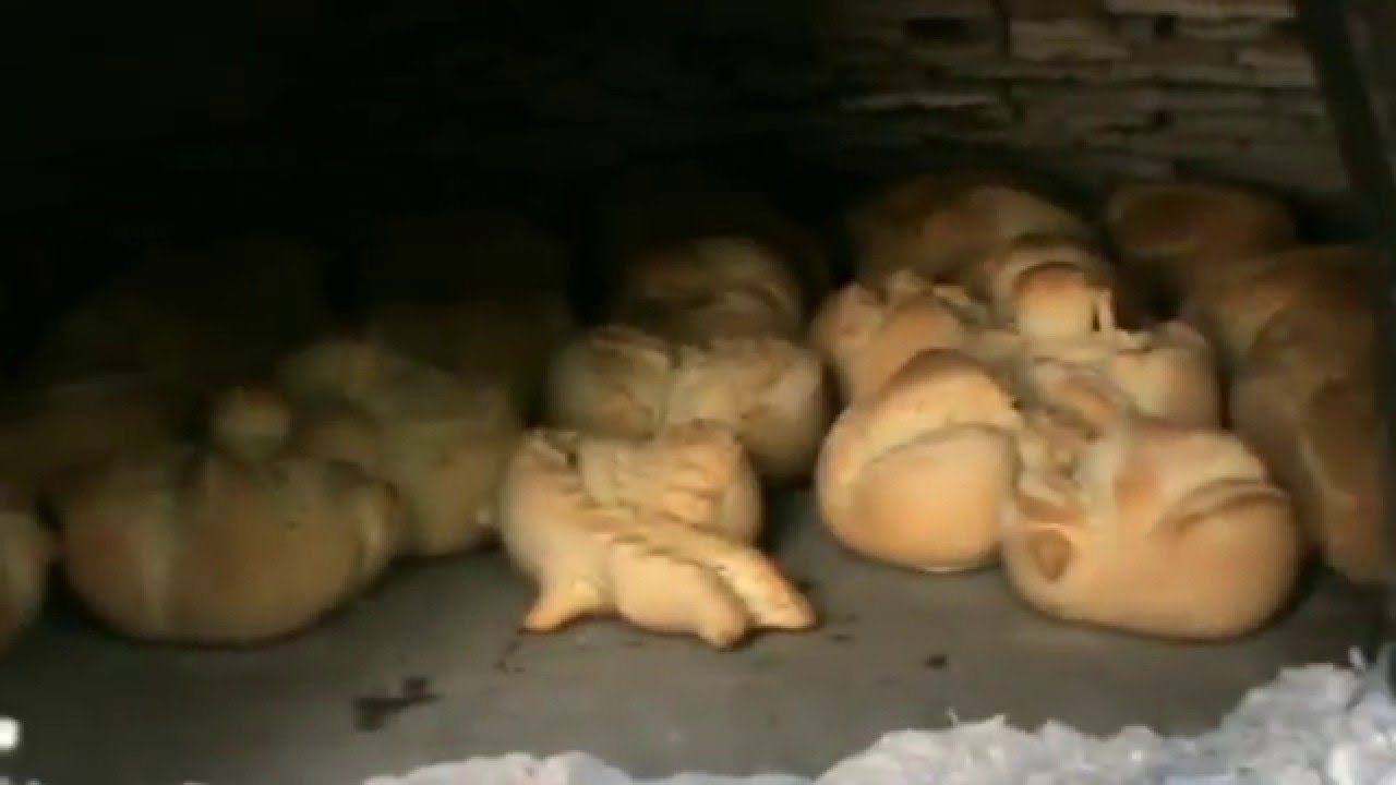 NURAGUS - Preparazione del pane casereccio