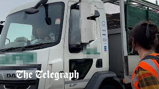 video: 'Your shoes are made of rubber': Lorry passenger tells Just Stop Oil protestor