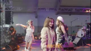 Dione Performing Bling Bling at Howlers Manila 2.0