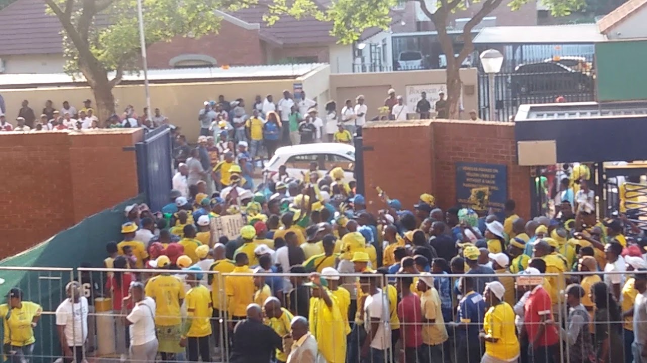 Mamelodi Sundowns fans singing - YouTube