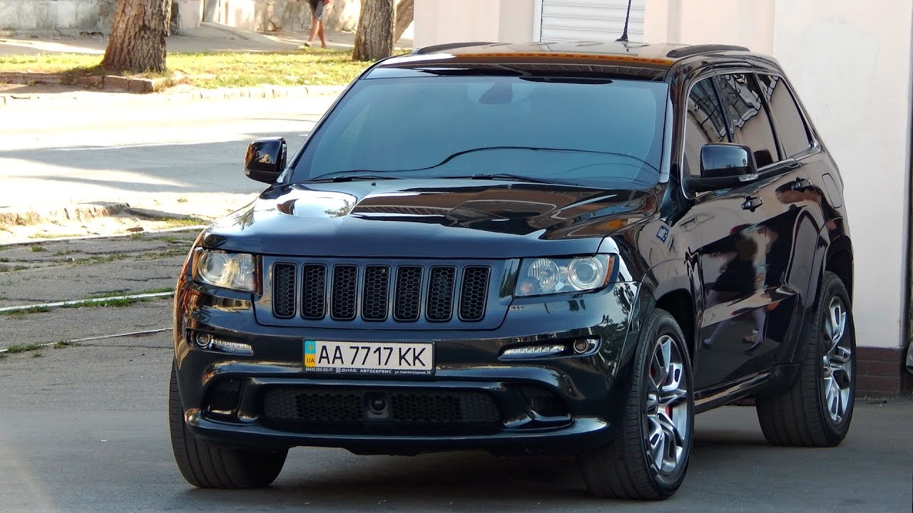 Jeep Grand Cherokee SRT 8 Start Up and loud acceleration