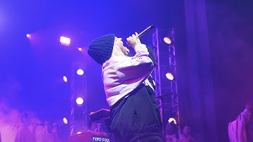 TONES AND I - CLOUDY DAY (LIVE IN SYDNEY)